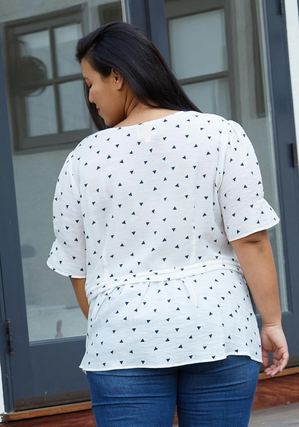 Nurode Plus Size Triangle Print Puff Sleeve V-Neck Blouse 5 Nurode Plus Size Triangle Print Puff Sleeve V-Neck Blouse - Image 3