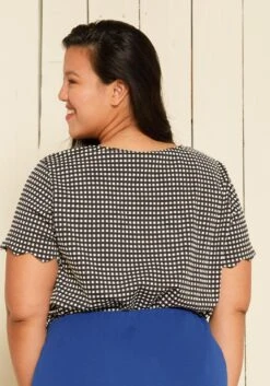 Pleione Plus Size Grid Pattern Top -Curve Elegance Shop 2007156 001 3