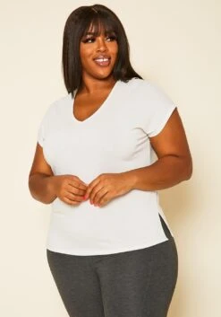 Plus Size Embroidered V-Neck Top -Curve Elegance Shop 2019974 003 2