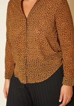Plus Size Leopard Print Button Up Top -Curve Elegance Shop 2020331 001 5